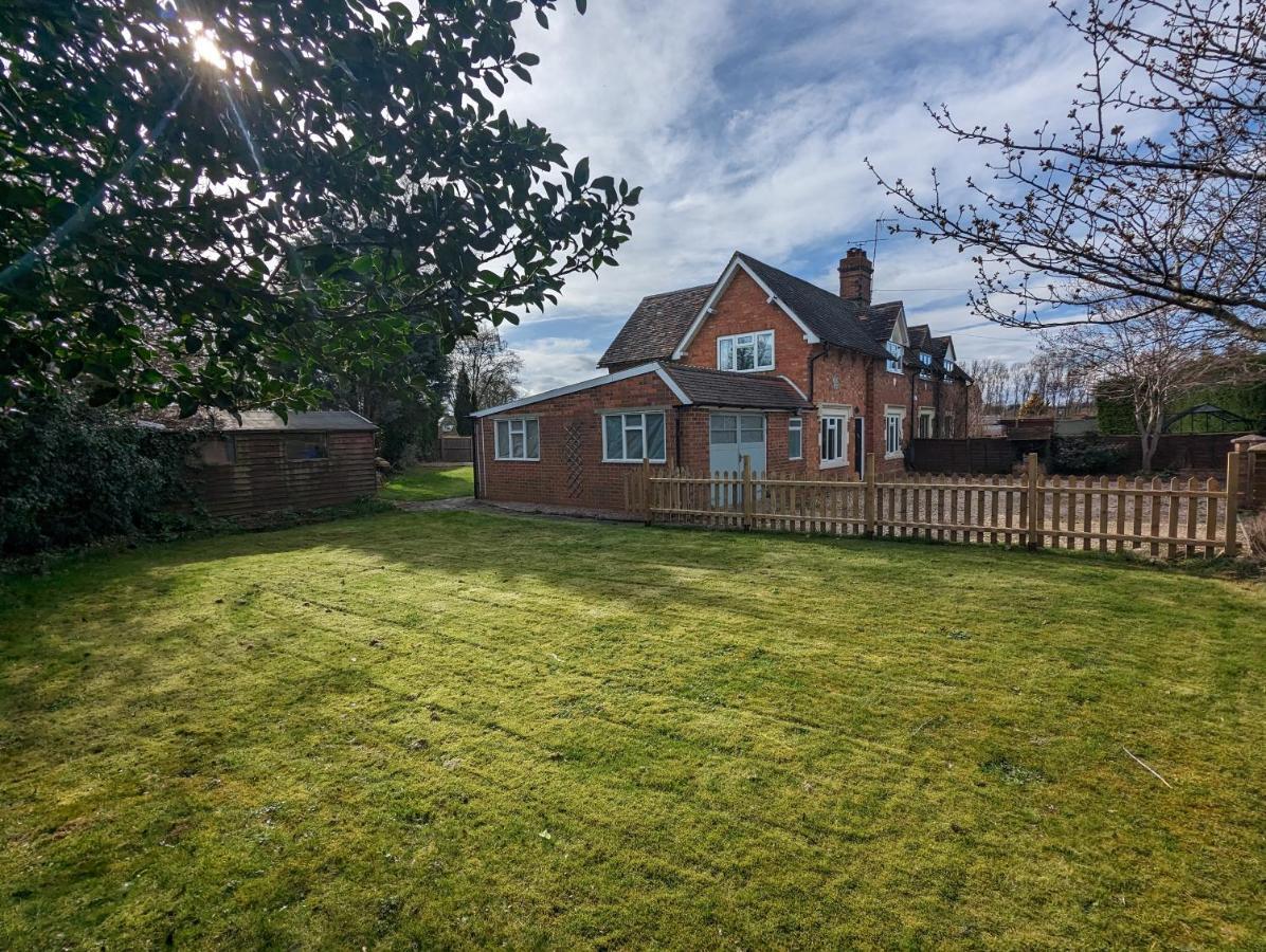 Wheelbarrow Cottage Bengeworth Esterno foto