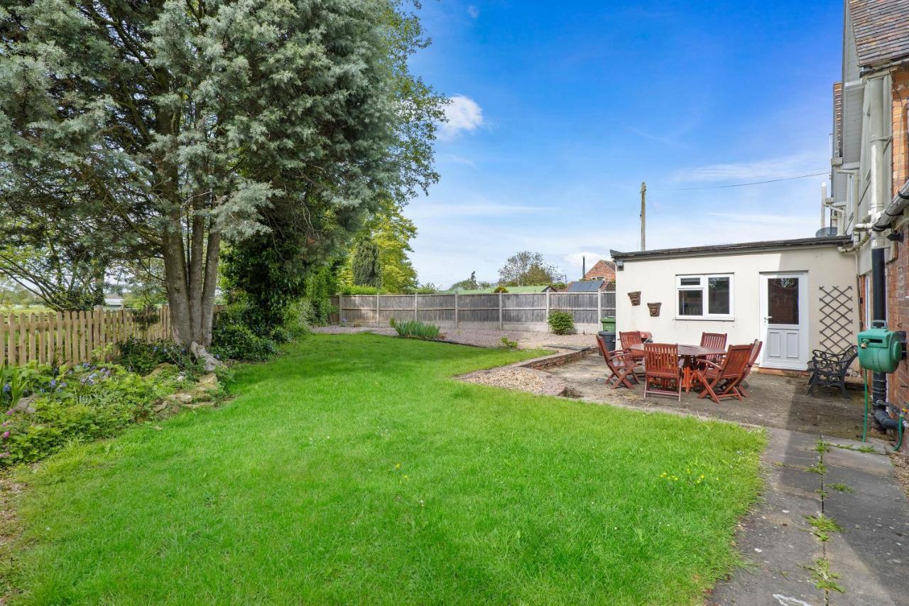 Wheelbarrow Cottage Bengeworth Esterno foto